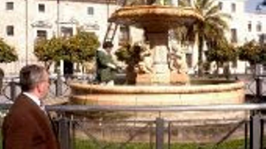 LIMPIEZA A FONDO DEL MARMOL DE LA FUENTE DE LA PLAZA DE ESPAÑA