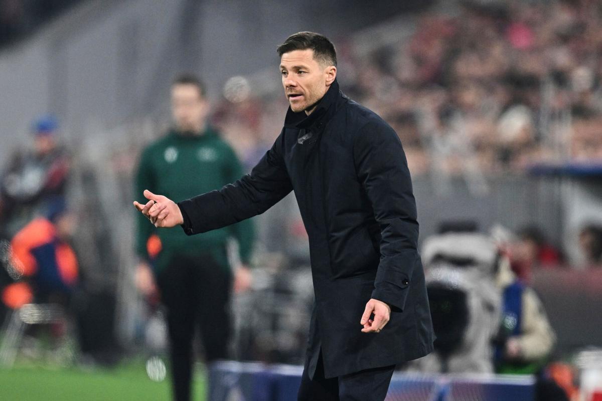 Xabi Alonso da instrucciones ante el Bayern