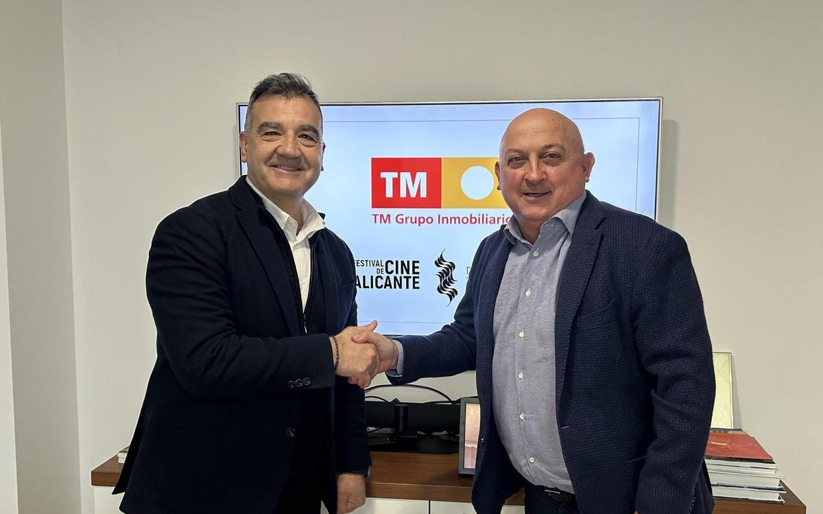 Pablo Serna, CEO de TM Grupo Inmobiliario, y Vicente Seva, director del Festival Internacional de Cine de Alicante.