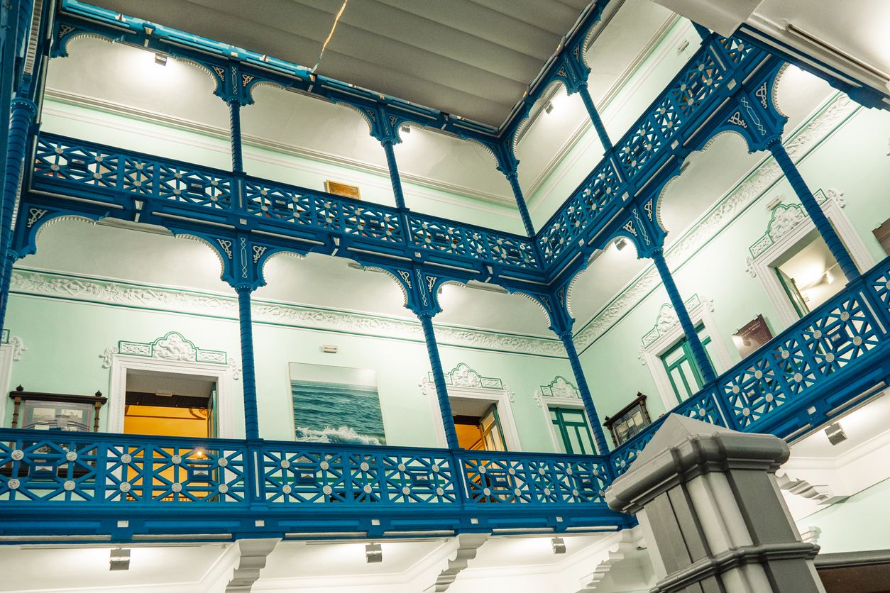 Entrar en esta casa indiana es como viajar a otra época y otro lugar.