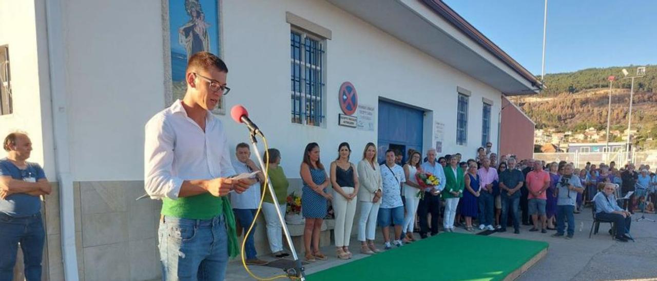 Kevin González, en un acto de homenaje en Meira.   | // S.Á.