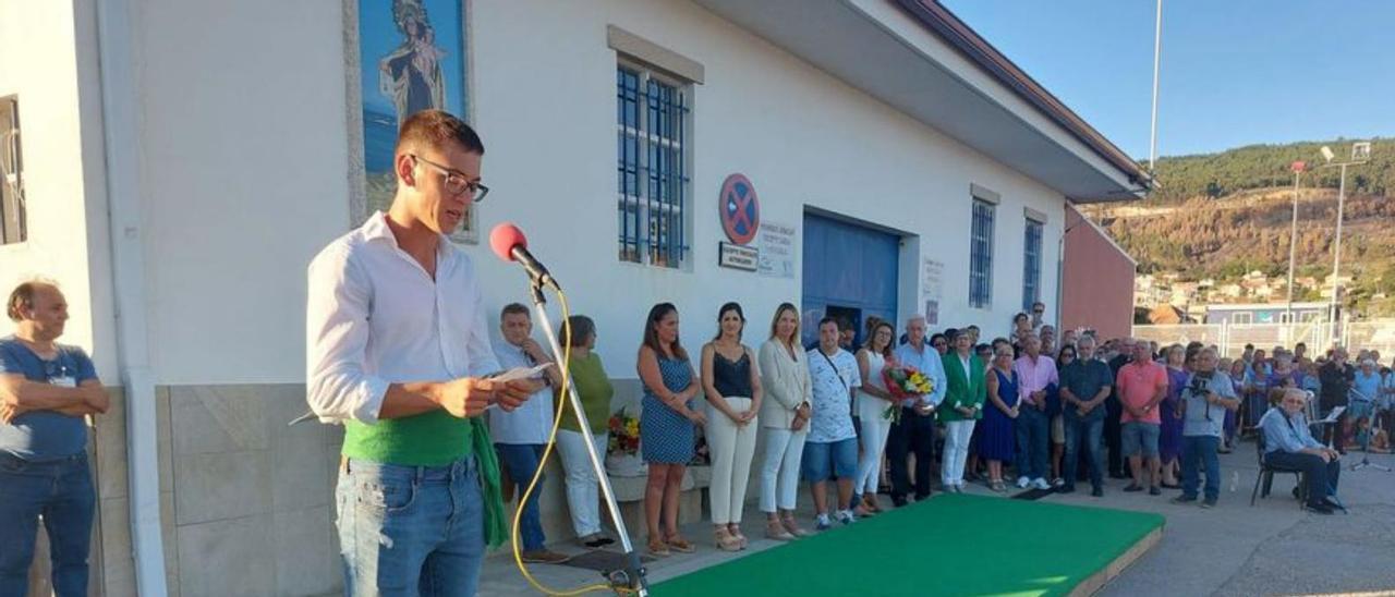 Kevin González, en un acto de homenaje en Meira.   | // S.Á.