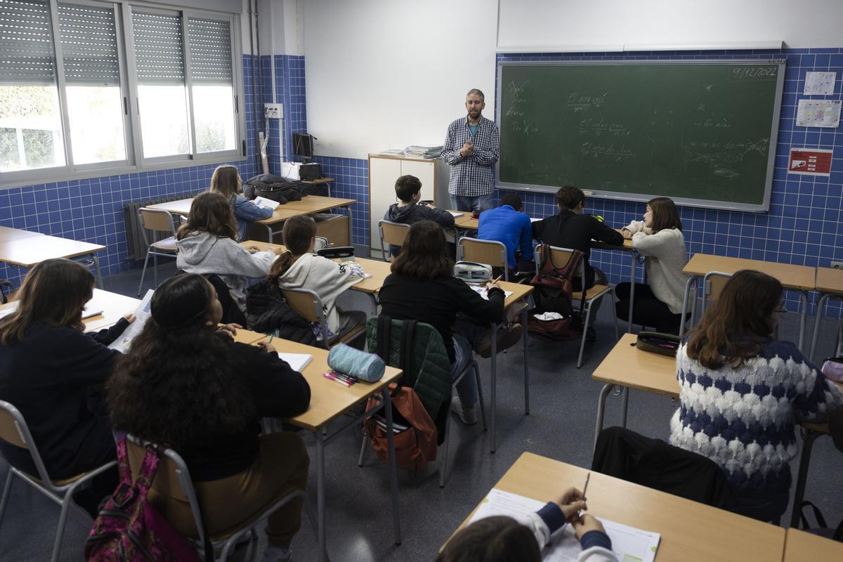 Valencia. Victor Gomez profesor de valenciá, reportaje sobre los problemas de muchos profesores con la Lomde