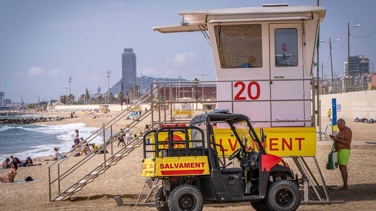 Barcelona reformará en otoño los locales de socorrismo de las playas: último verano de las actuales garitas