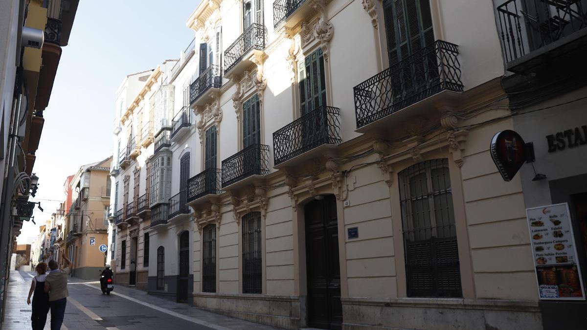 Fachada del número 40 de la calle Madre de Dios, un proyecto del arquitecto Ramón Viñolas de 1912. La casa perteneció al decano de los abogados malagueños Enrique Ramos Marín (1847-1920).