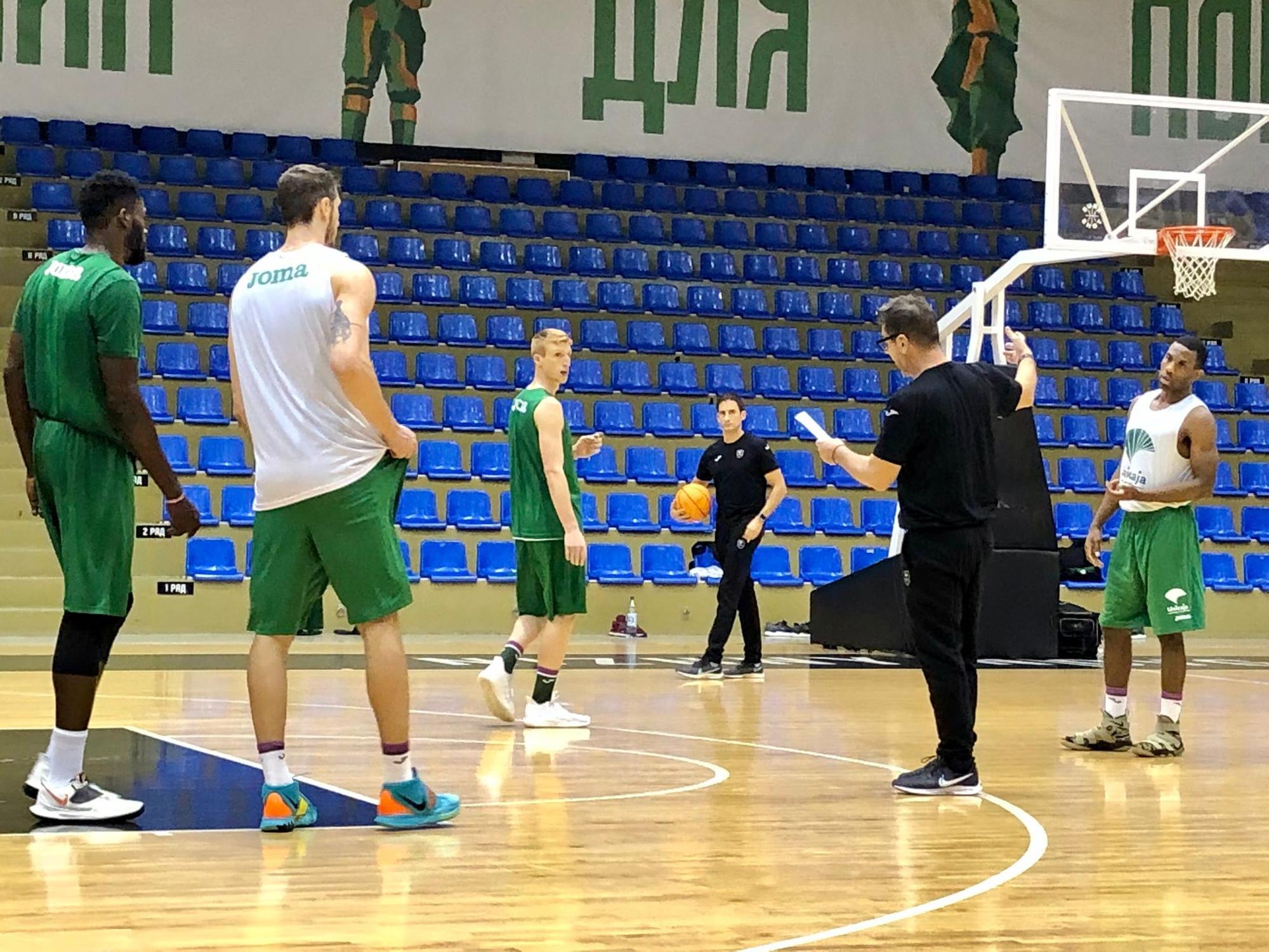 El Unicaja se entrena en Rusia ante su debut en la BCL