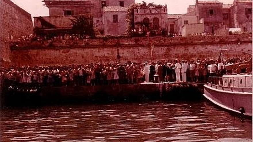 El puerto de l&#039;Alguer, repleto de gente en 1960.