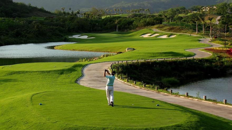 ¿Por qué no aprovechar los campos de golf para instalar energías renovables? La propuesta de los científicos