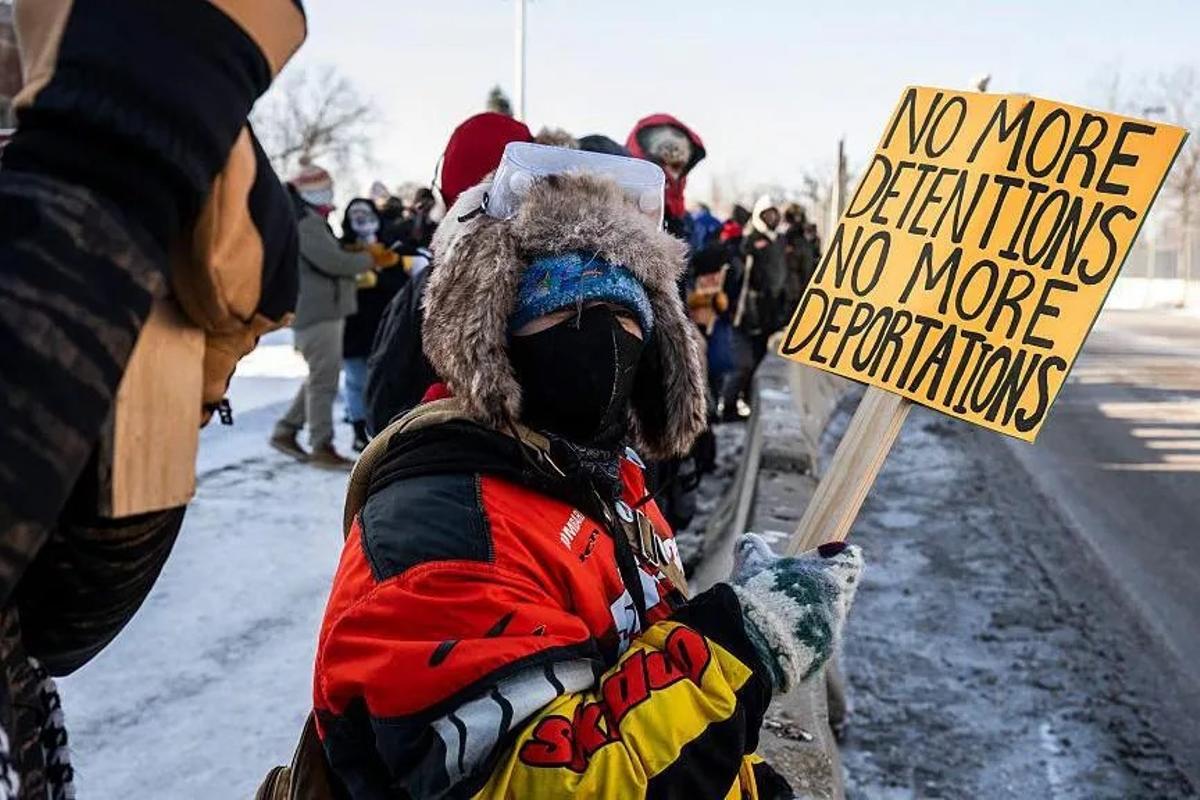 La gente mostró si inginación por la libertad con la que los agentes detienen y expulsan a ciudadanos norteramericanos