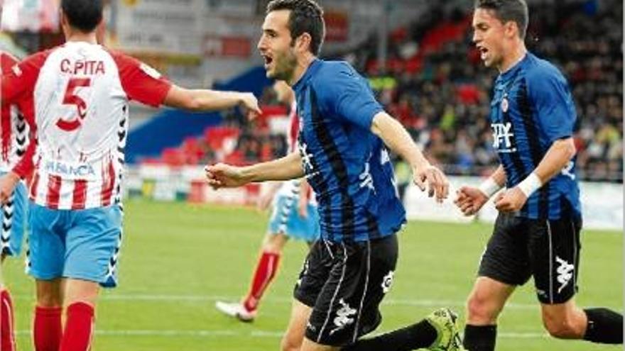 Kiko Olivas i Jaime Mata, just després del gol d&#039;Eloi Amagat al camp del Lugo.