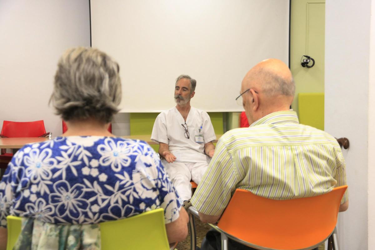 Taller de psicomotricidad para personas con alzhéimer. Taller de psicomotricidad para personas con alzhéimer.