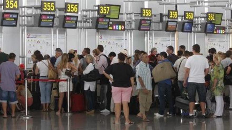 Operadores ingleses y franceses han desviado ya vuelos desde Túnez hasta la Costa del Sol.