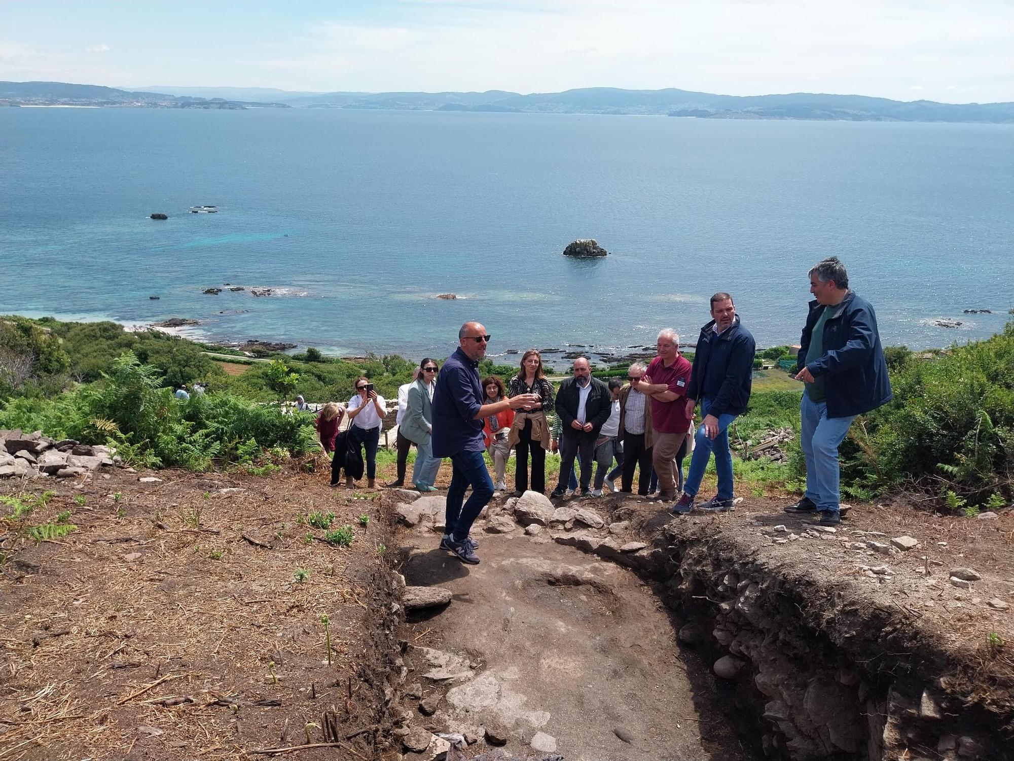 Visita a la isla de Ons: la antigua capilla de San Xaquín y el yacimiento de Castelo dos Mouros