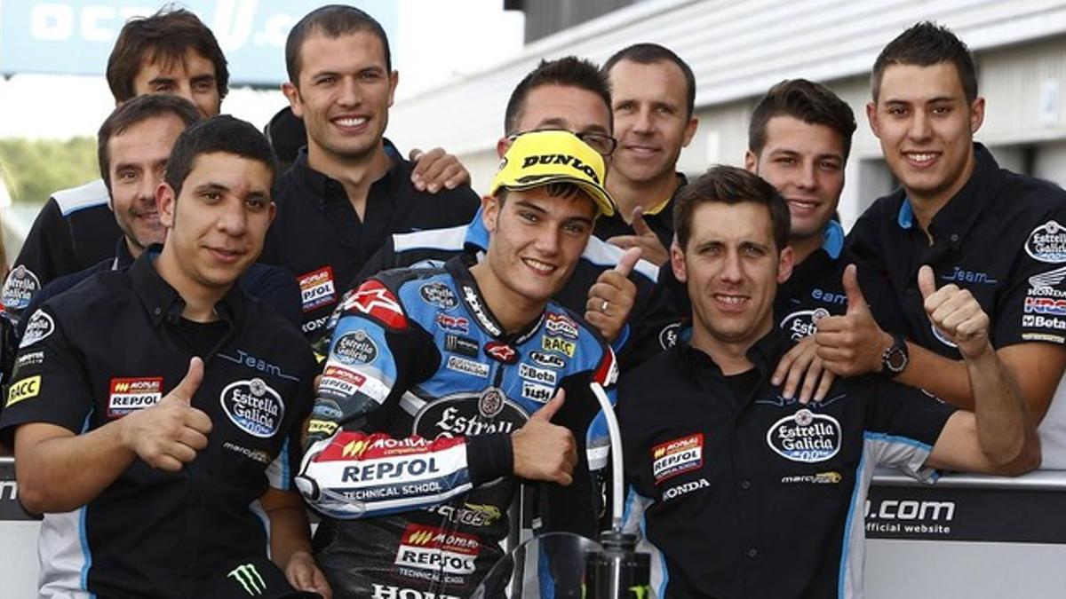 Navarro celebra su 'pole' con su equipo Honda en Silverstone.