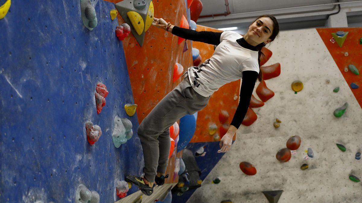 María Laborda, en un rocódromo