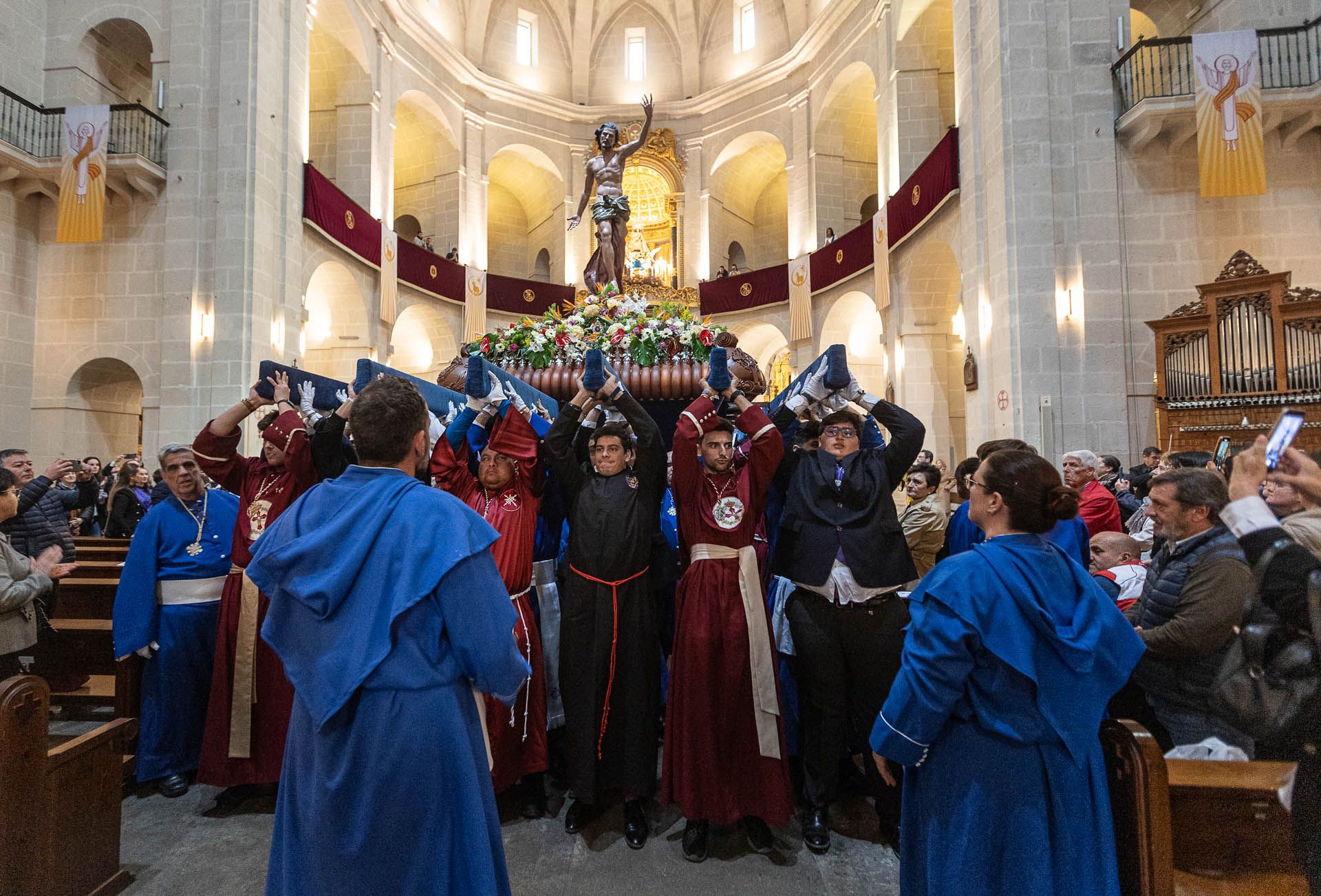 La lluvia impide el encuentro entre la Virgen de la Alegría y el Cristo Resucitado