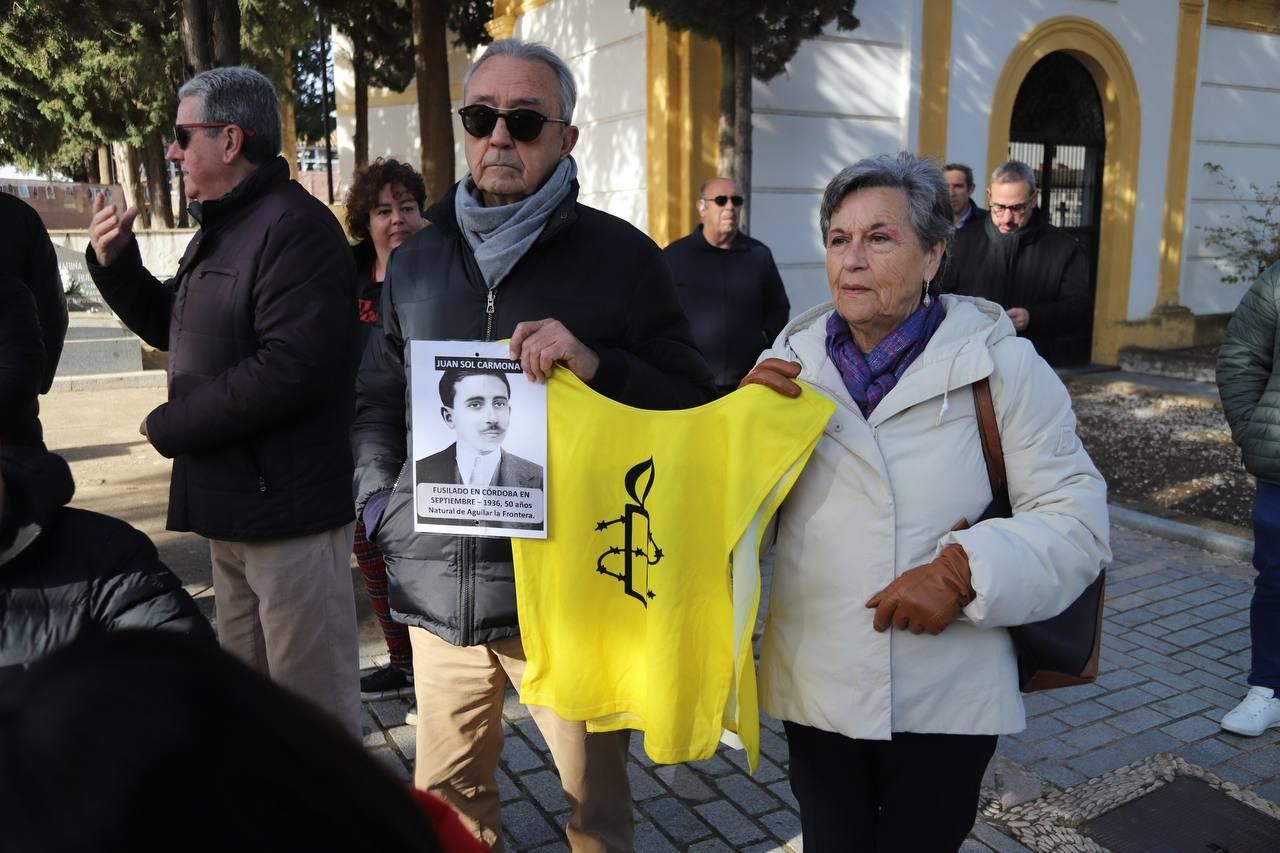 Acto en memoria de las víctimas del franquismo en el cementerio de la Salud