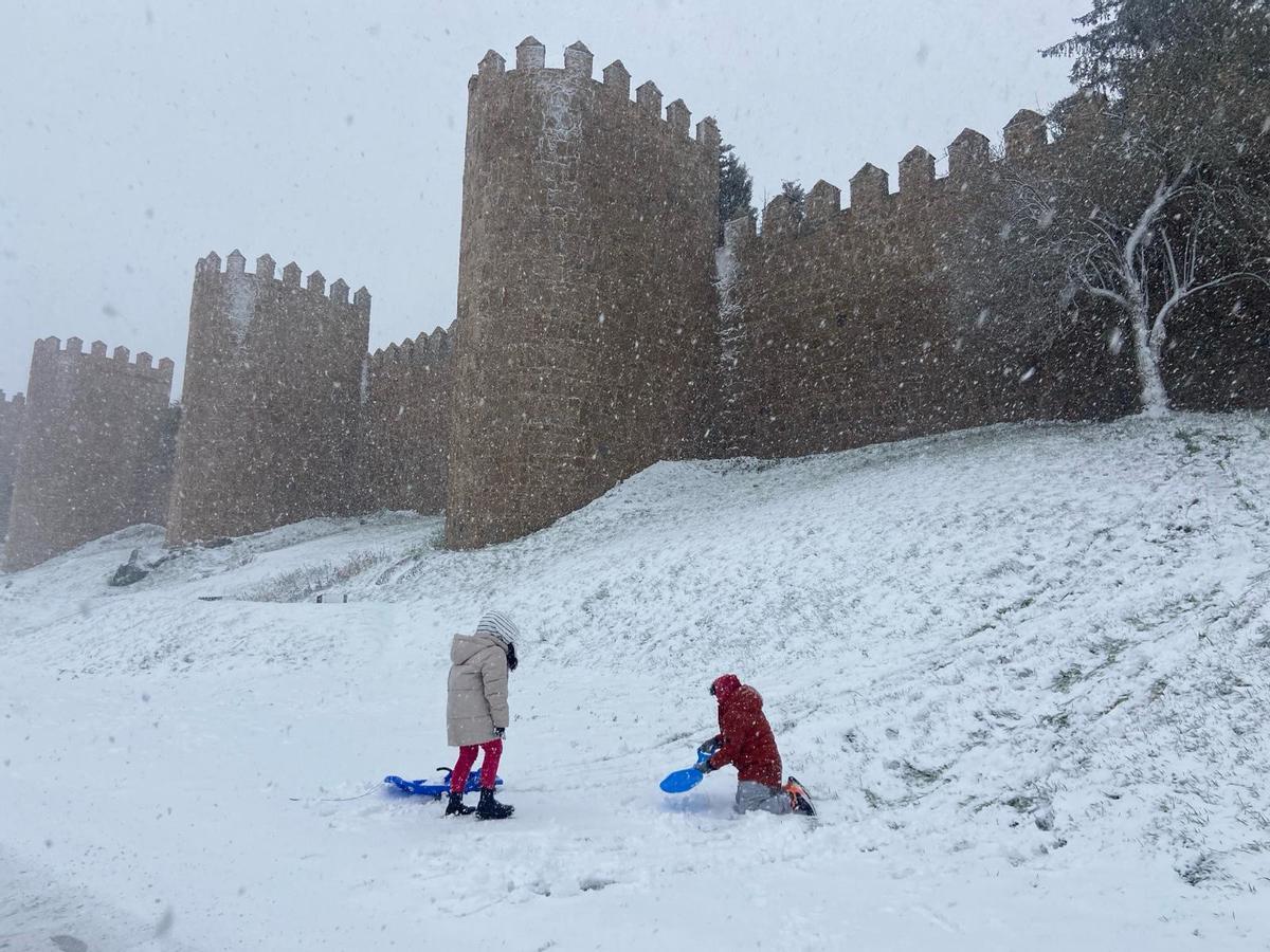 Acumulaciones de nieve en Segovia ante la intensa nevada.