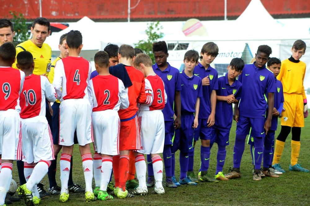 El Málaga rubrica su nombre en el libro dorado del Arousa Fútbol-7