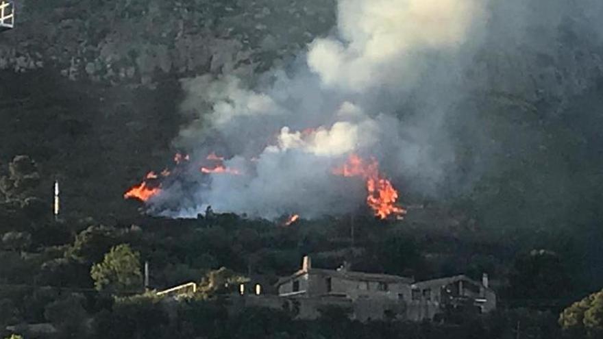 Un incendi ja ha cremat 4 hectàrees a Torroella de Montgrí