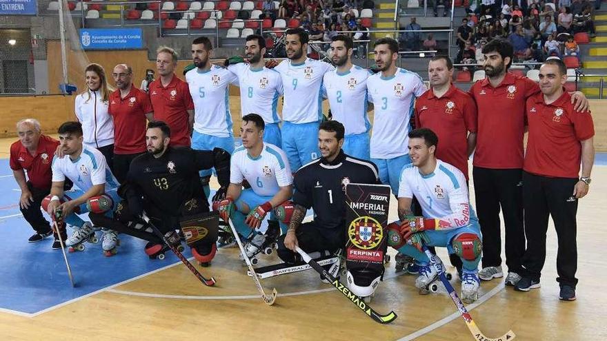 La selección portuguesa posa antes del partido de homenaje a Enrique García-Raposo que se disputó hace dos semanas.