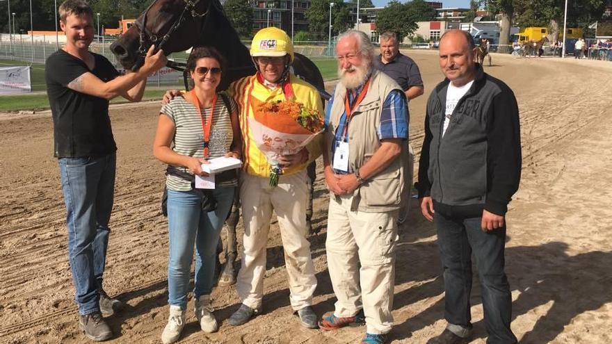 Tomeu Mascaró y su esposa, Cati Eva, en la entrega del trofeo.