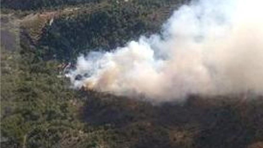 Imatge aèria presa durant l&#039;incendi.