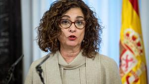 GRAF1490. MADRID, 13/01/2020.- La ministra de Hacienda, María Jesús Montero, pronuncia un discurso tras tomar posesión de su cargo este lunes en la sede del Ministerio de Hacienda en Madrid. EFE/ Luca Piergiovanni