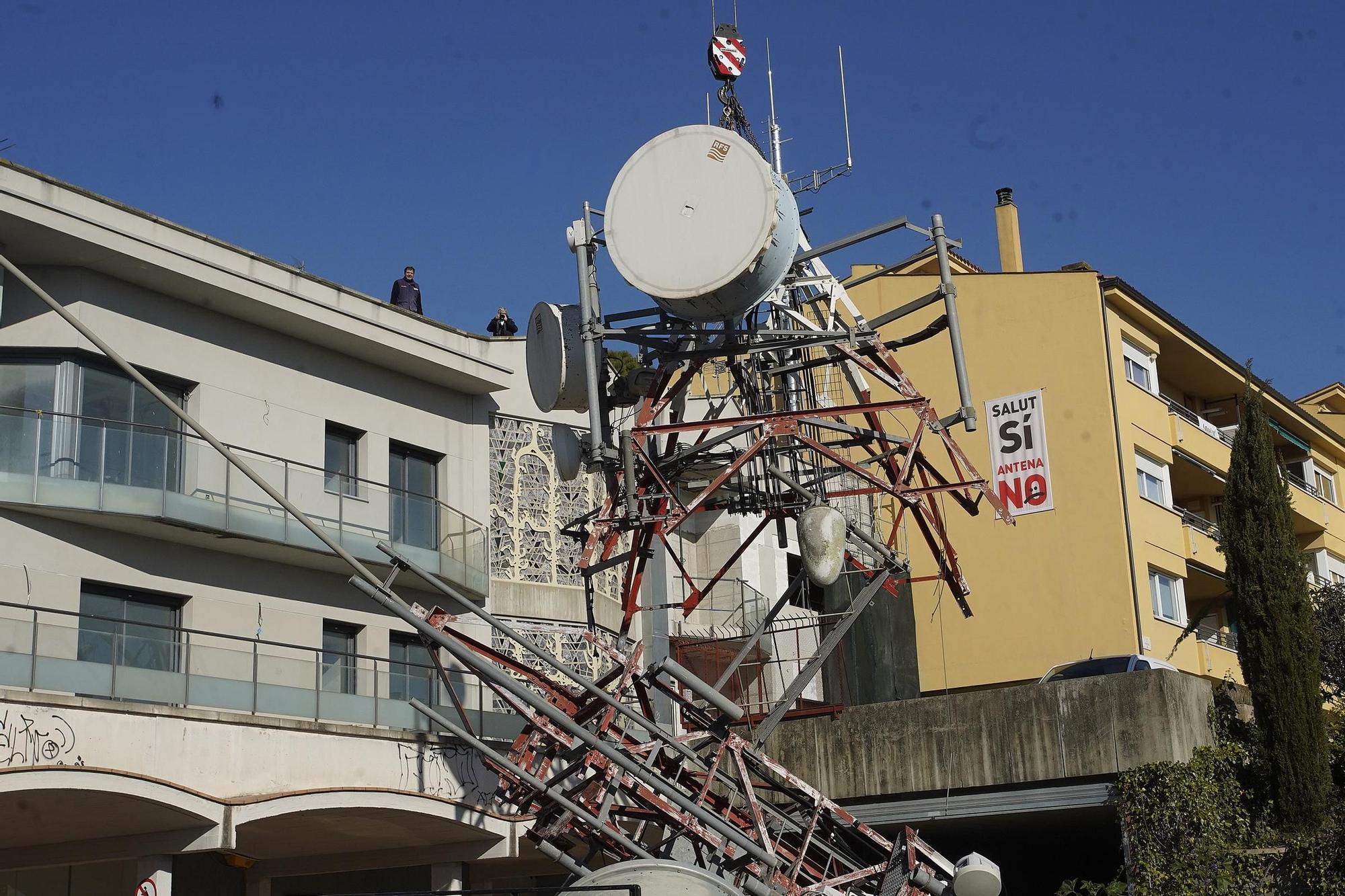 Consumen la substitució, i el trasllat, de l’antena de Montjuïc