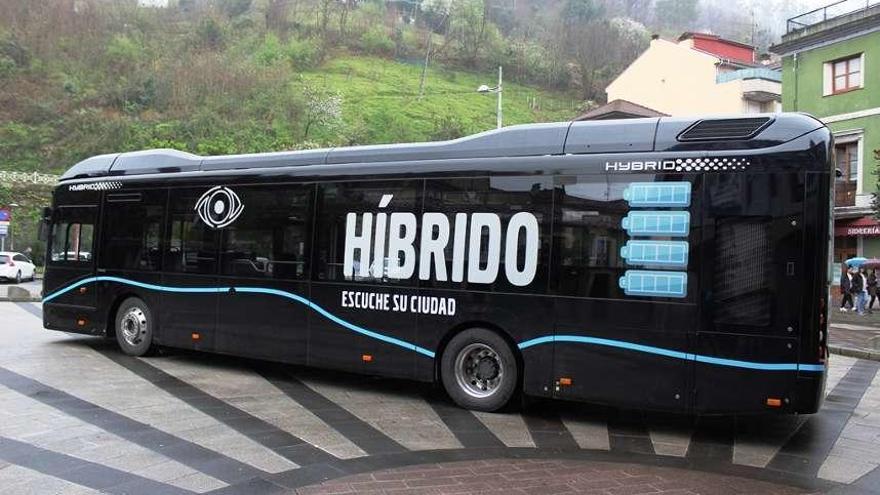 Mieres pone a prueba el transporte de motor híbrido