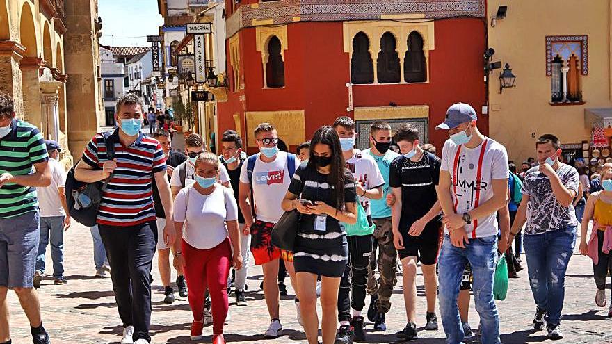 Puerta del Puente con la llegada de turistas.