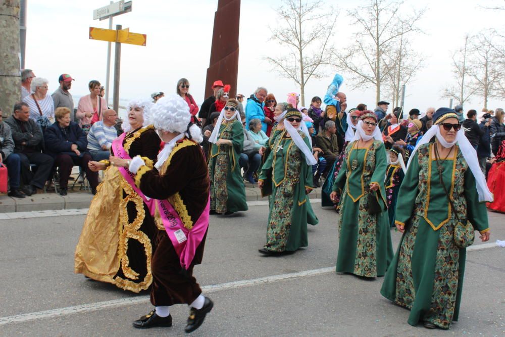 Roses viu un carnaval pletòric de gent i bon temps