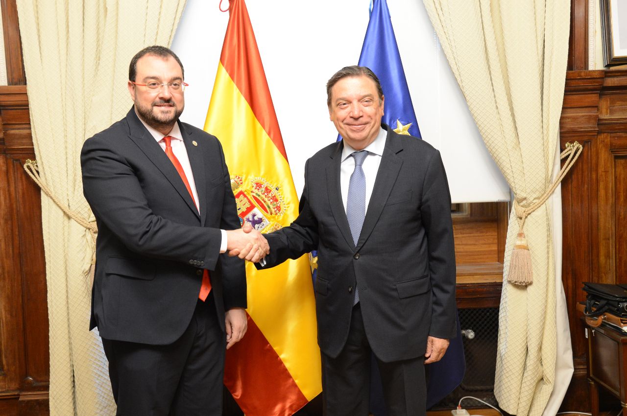 Reunión de Adrián Barbón con el el ministro de Agricultura, Pesca y Alimentación, Luis Planas