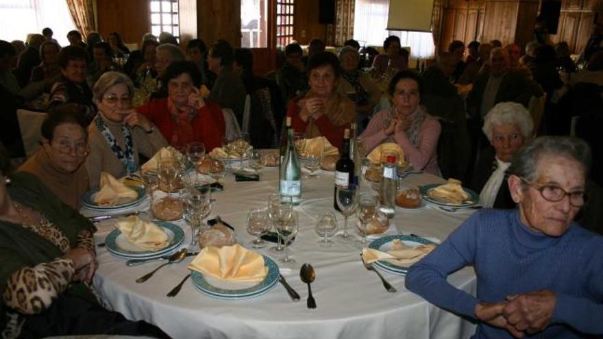 Juan Fernández y Josefa García, «abuelos del año» en Castropol