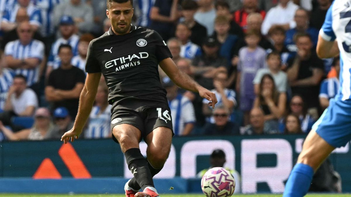Rodri, el centrocampista del Manchester City, durante el partido contra el Brighton. Rodri, el centrocampista del Manchester City, durante el partido contra el Brighton.