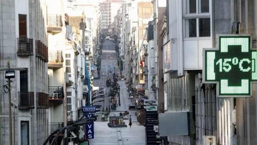 Calles del centro de Vigo desiertas, ayer. // José Lores