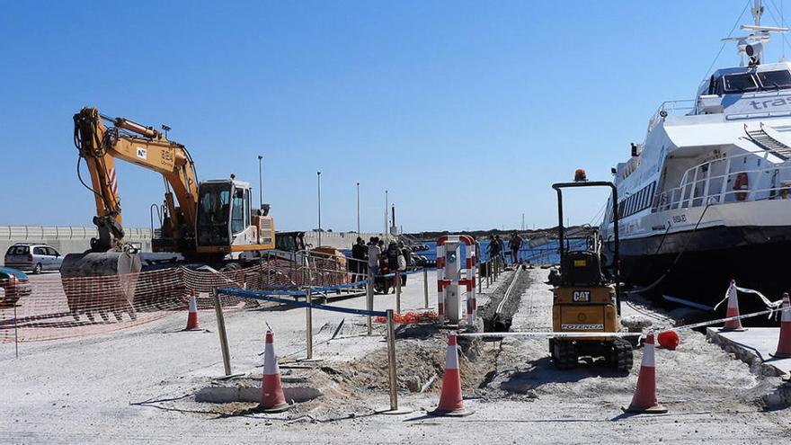 Obras en el puerto de Formentera durante Semana Santa.