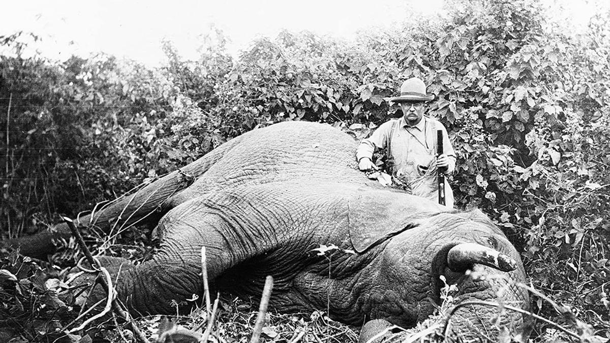 Teddy Roosevelt, gran aficionado a las armas de fuego en general y, en especial a los Winchester (1909).