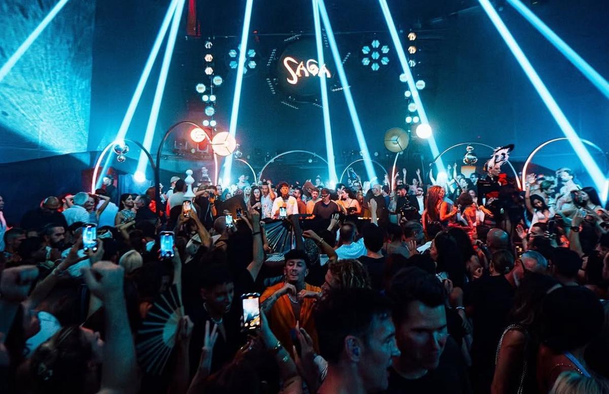 Bedouin regresa con su residencia SAGA a Chinois Ibiza.