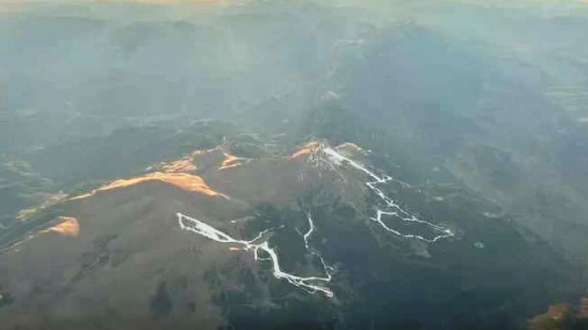 Montañas en la Cerdanya, con nieve únicamente en las pistas de esquí.