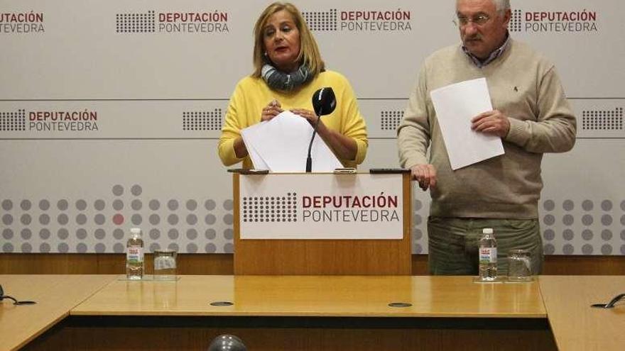 Carmela Slva y César Mosquera, ayer en la comparecencia en Pontevedra. // G.Núñéz/D.P.