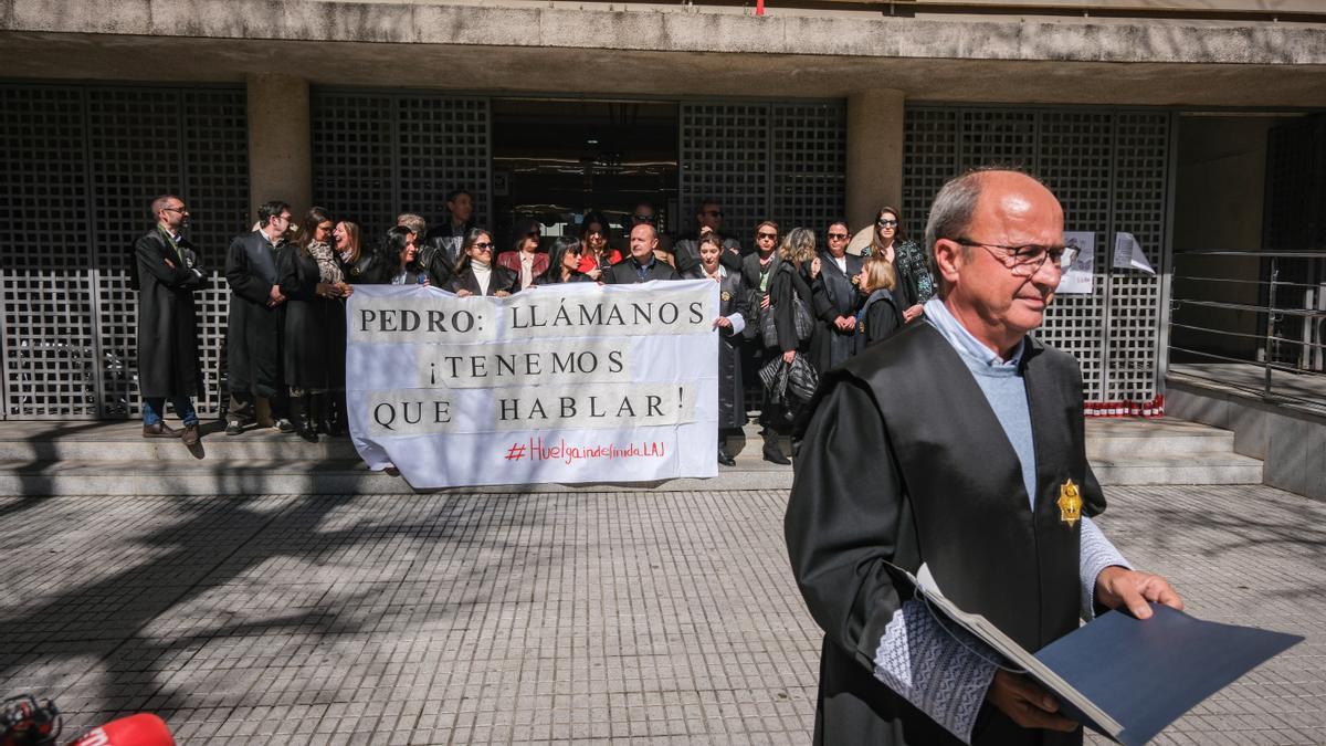 Una de las concentraciones de los letrados de la administración de justicia en Badajoz.