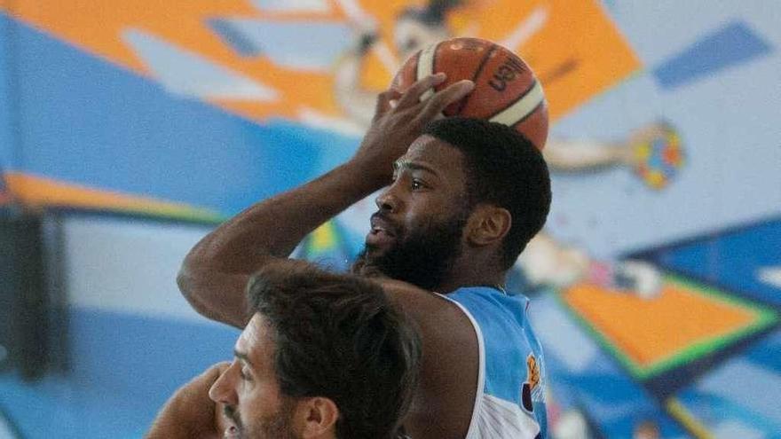 Kenny Ejim, en una acción del partido disputado ayer en el Angel Nieto.