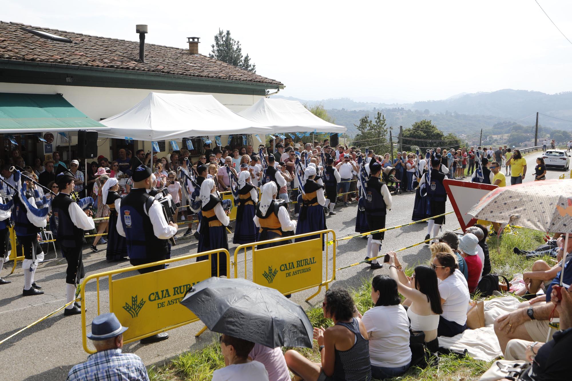 En imágenes: Las carrozas de Valdesoto vuelven con muchas risas