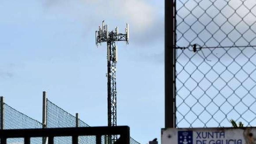 Esta antena en A Escardia generó una importante discordia.  // I.Abella