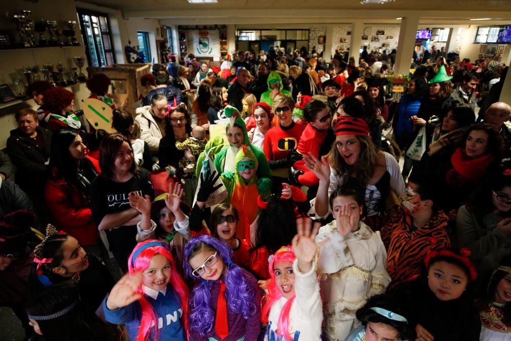 Concurso de carnaval en el Centro Social de La Corredoria