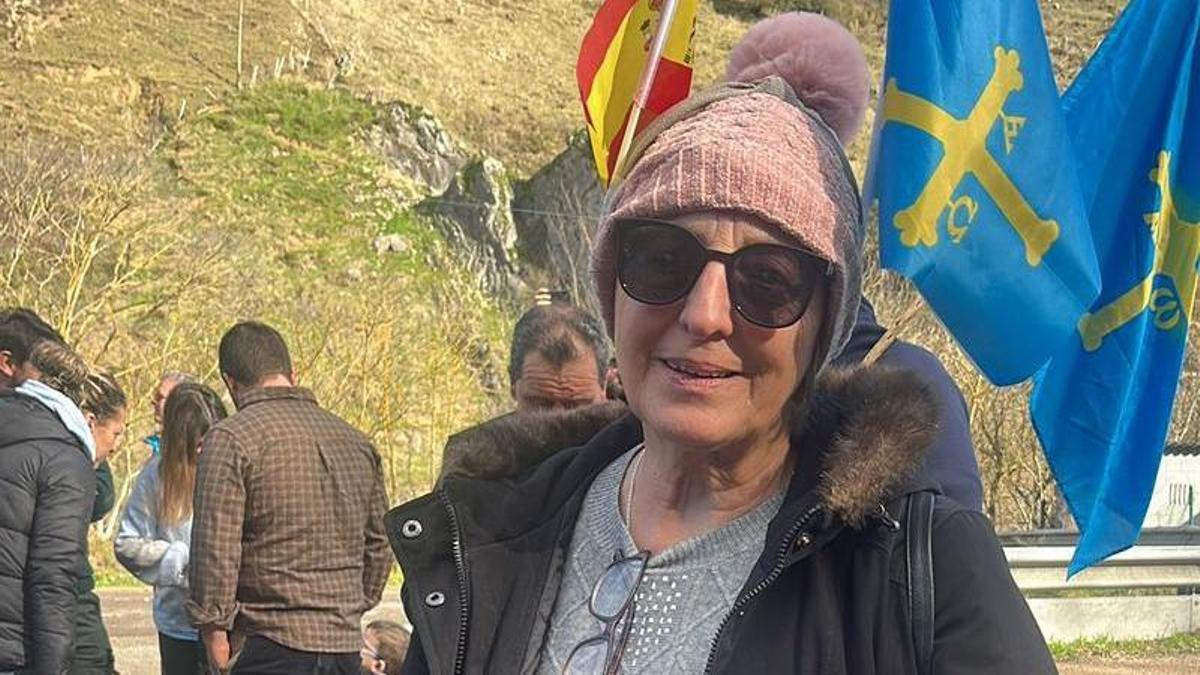 VÍDEO: La odisea de la ganadera María Vega para registrar una cabra enana en Asturias: "Fue una locura de papeles; me preguntaron hasta dónde iba dormir… ¡Conmigo iba a responder!"