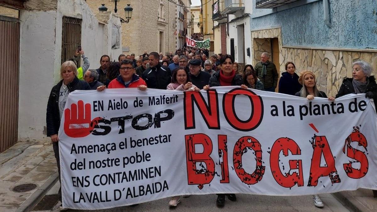 Manifestación contra la planta de biogás en Aielo de Malferit.