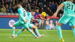 Lamine Yamal marca el 1-0 del Barça al Mallorca con un excelente zurdazo en Montjuïc.