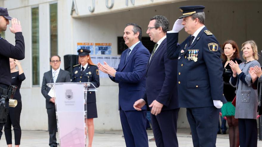 El alcalde destaca el trabajo de la Policía Local en su 174º aniversario